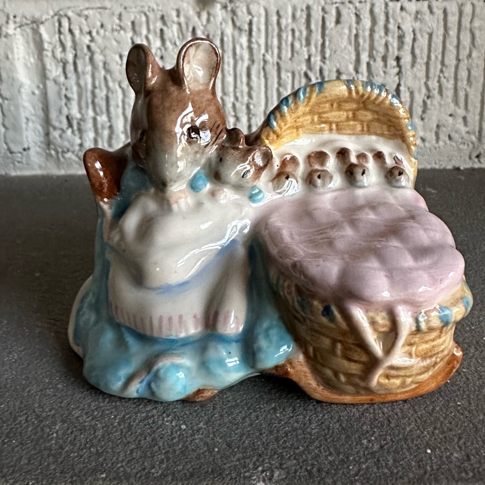 Beatrix Potter Hunca Munca figurine 1951